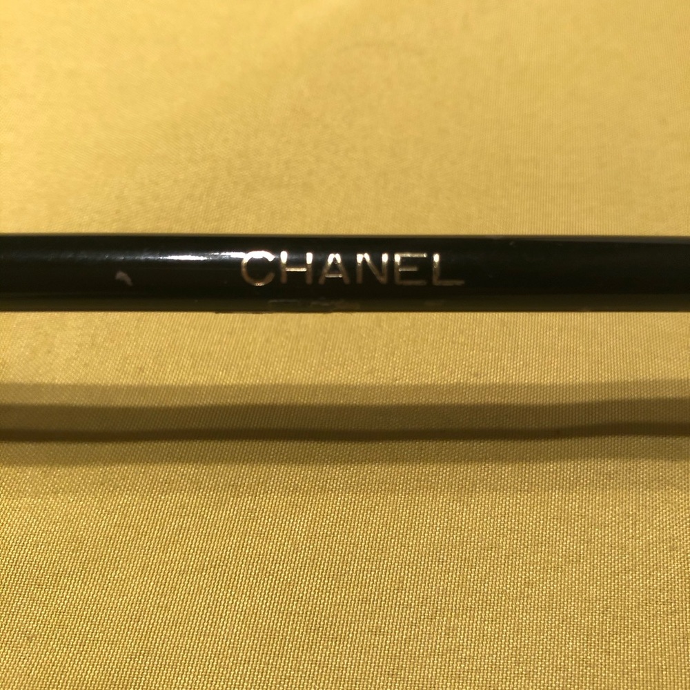 CHANEL makeup brush